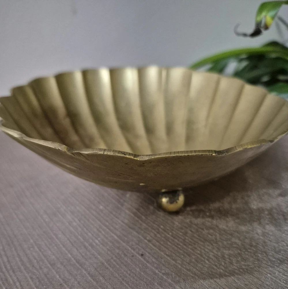 Vintage brass clamshell - Picture 8 of 8